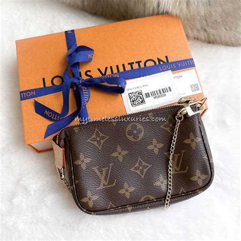 louis vuitton mini pochette what fits|louis vuitton monogram mini pochette.